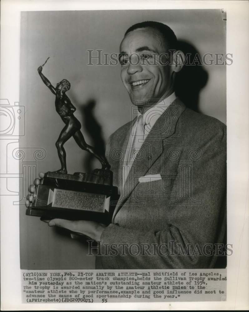 1955 Press Photo Mal Whitfield, Olympic 800-Meter Track Champion with Trophy - Historic Images