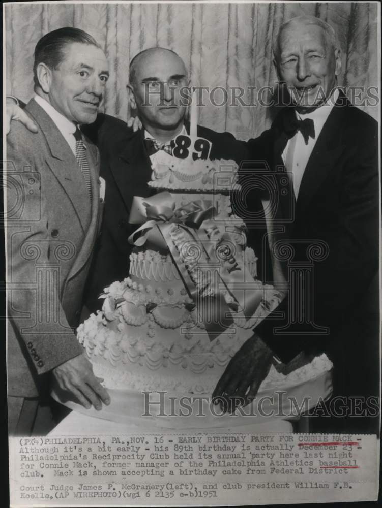 1951 Press Photo Connie Mack &amp; Birthday Cake at Philadelphia&#39;s Reciprocity Club- Historic Images