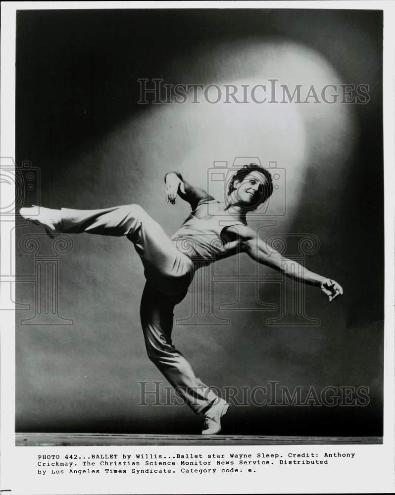 Press Photo Ballet star Wayne Sleep performs - hpx03202- Historic Images