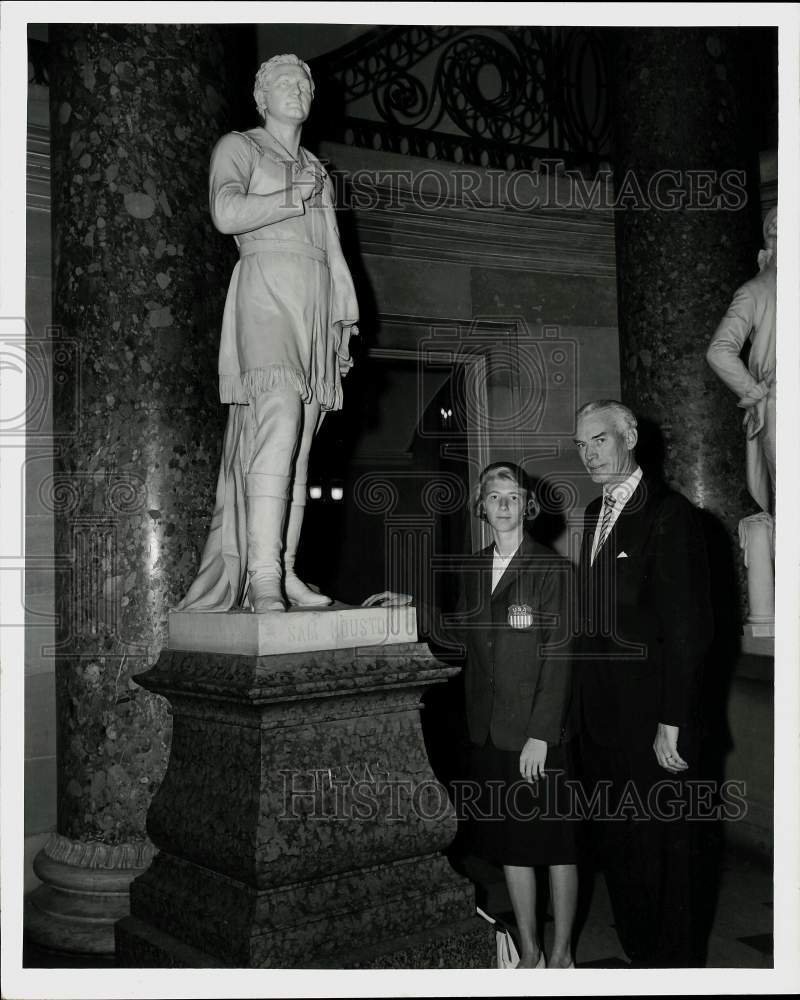 1965 Press Photo Mary Jo Boeer, runner from Pasadena, with Rep. Bob Casey- Historic Images