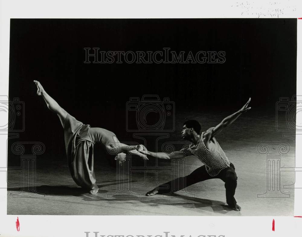 1983 Press Photo Stanley Perryman and Mari Kajaware perform &quot;Revelations&quot;- Historic Images