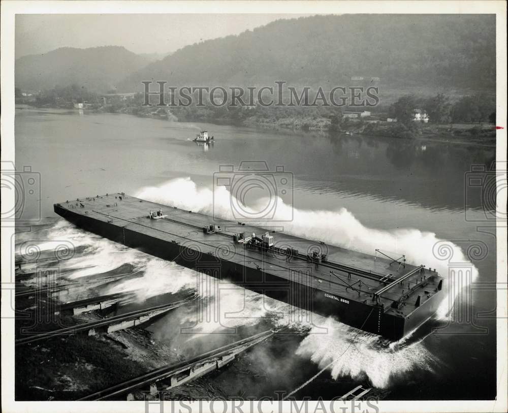 1964 Press Photo A single-skin tank barge hits the water at Neville Island, PA- Historic Images