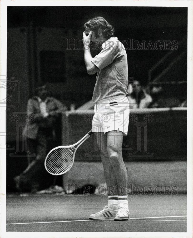 1974 Press Photo Tennis player John Newcombe laments line call - hpx05069 - Historic Images