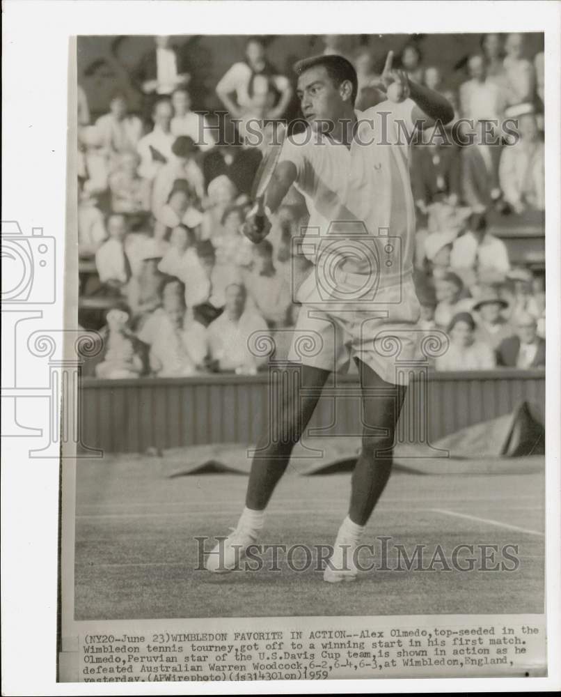 1959 Press Photo Alex Olmedo competes at Wimbledon tennis tournament - Historic Images