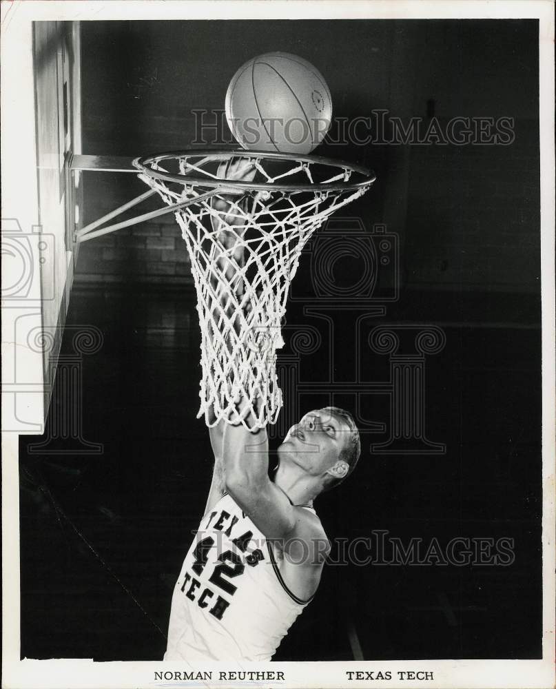 1964 Press Photo Noman Reuther, Texas Tech basketball player, goes for a layup - Historic Images