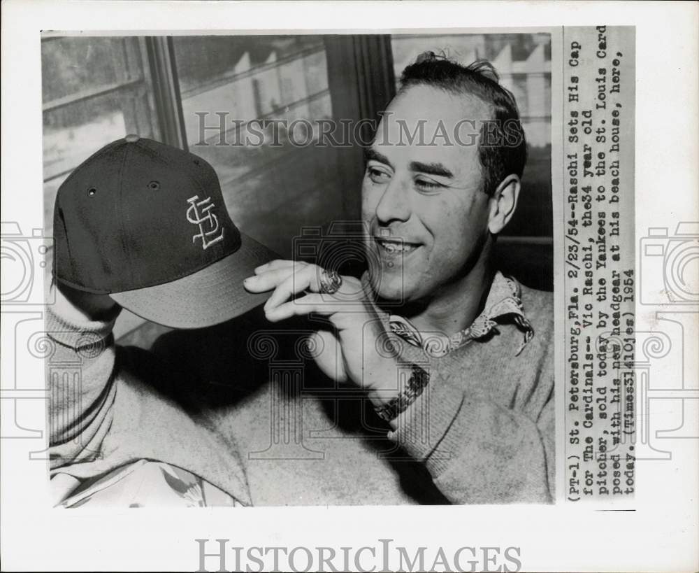 1954 Press Photo New Cardinals baseball pitcher Vic Raschi in his Florida home - Historic Images