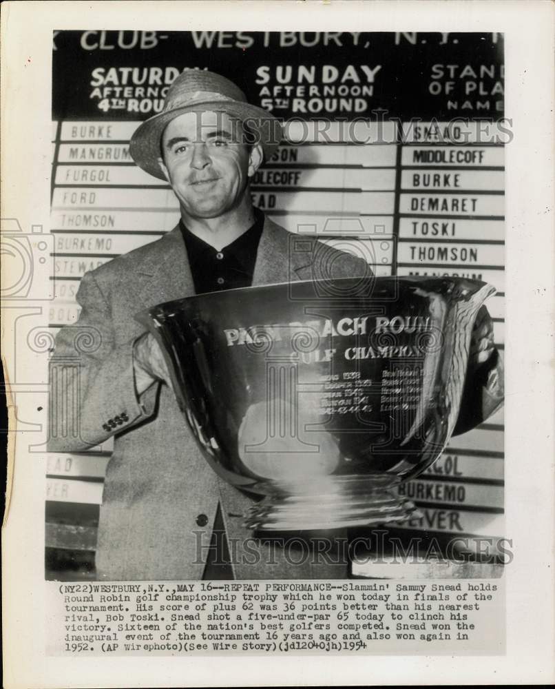 1954 Press Photo Sammy Snead wins Round Robin Golf Championship trophy in NY - Historic Images