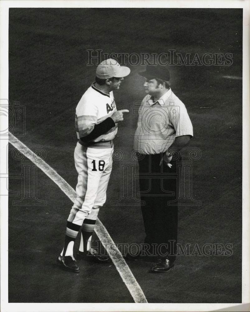 1975 Press Photo Astros baseball manager Preston Gomez talks to Umpire Froemming - Historic Images
