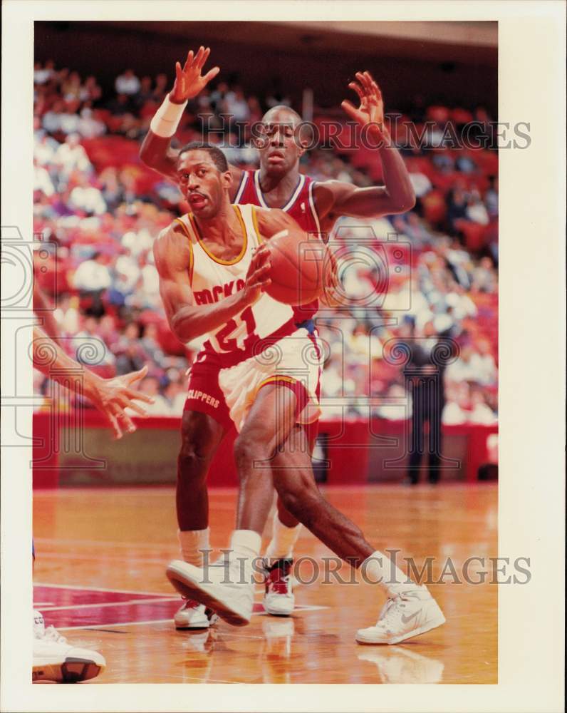 1989 Press Photo Rockets&#39; Sleepy Floyd during basketball game vs. Clippers- Historic Images