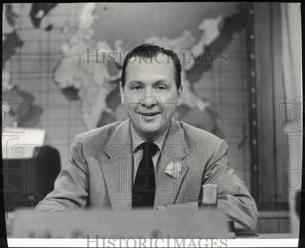 Press Photo John Cameron Swayze of Camel News Caravan on NBC-TV. - hpx09782- Historic Images