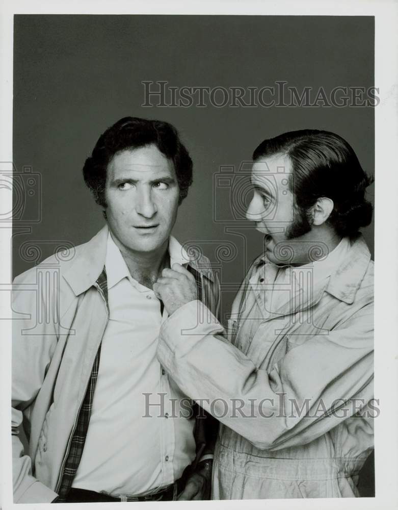 1978 Press Photo Judd Hirsch and Andy Kaufman star in ABC&#39;s &quot;Taxi.&quot; - hpx14832- Historic Images