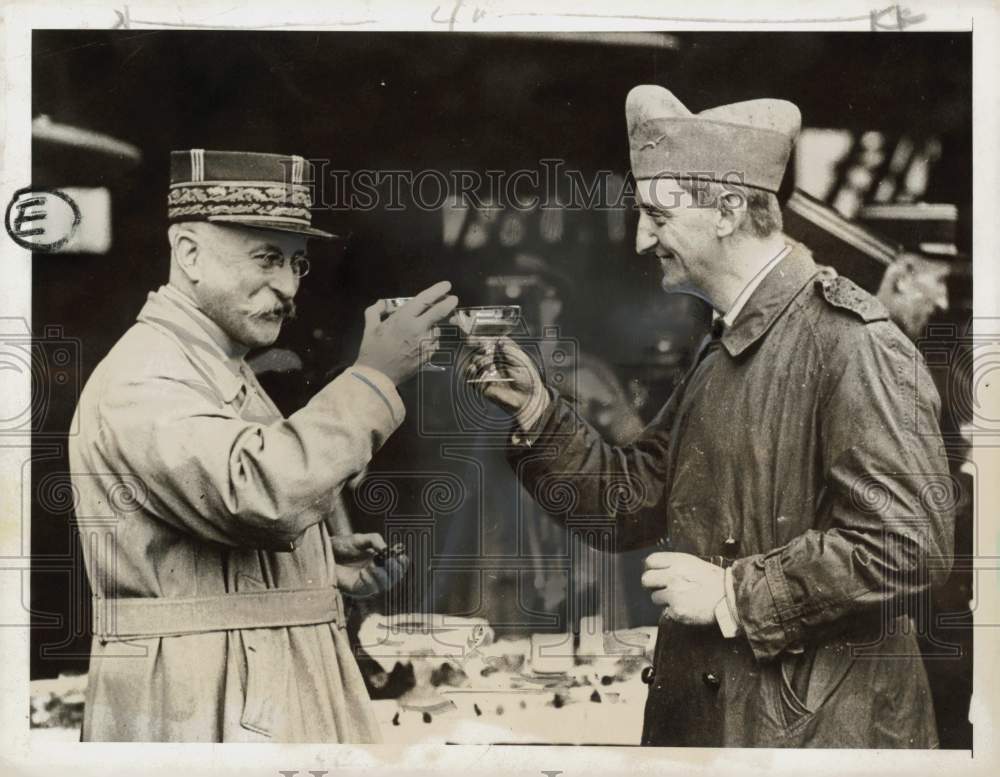 1939 Press Photo Colonel Charles Sweeny toasts with soldier in France- Historic Images