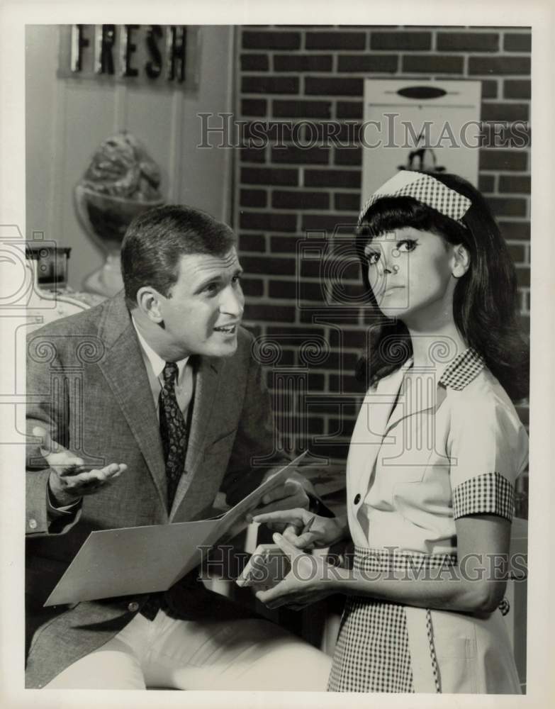 1966 Press Photo Marlo Thomas and Ted Bessell star on ABC series &quot;That Girl&quot; - Historic Images