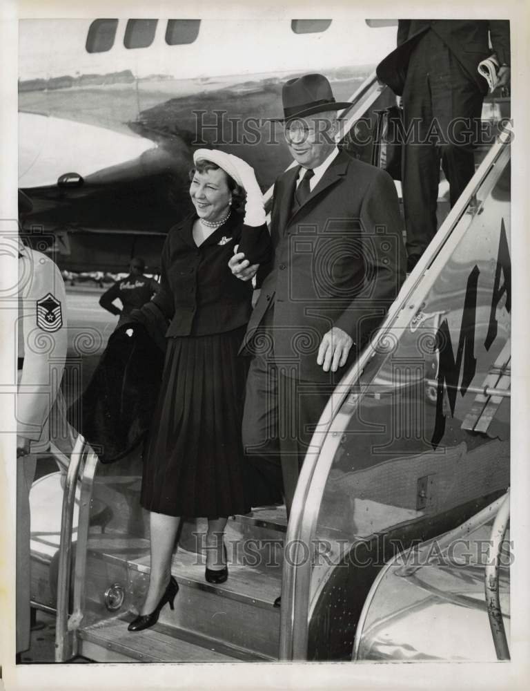 1960 Press Photo President &amp; Mrs. Eisenhower Arrive Washington after Vacation - Historic Images