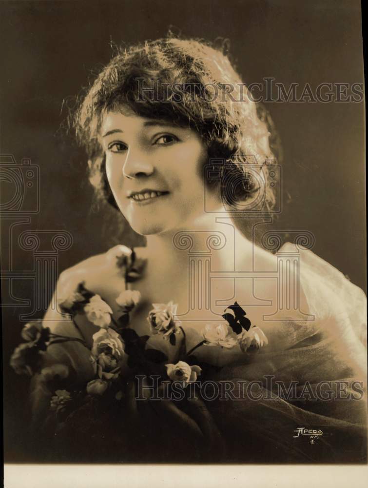 Press Photo Mrs. Betty White - kfa06339- Historic Images