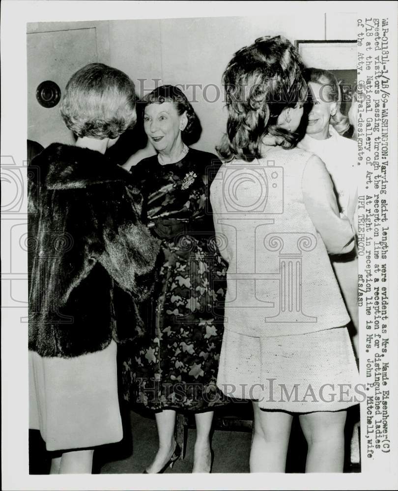 1969 Press Photo Mrs. Mamie Eisenhower greets Visitors, National Gallery of Art- Historic Images