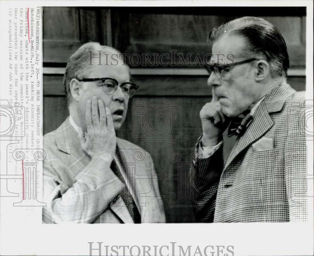 1974 Press Photo Edward Hutchinson and Albert Jenner chat at Washington hearing.- Historic Images