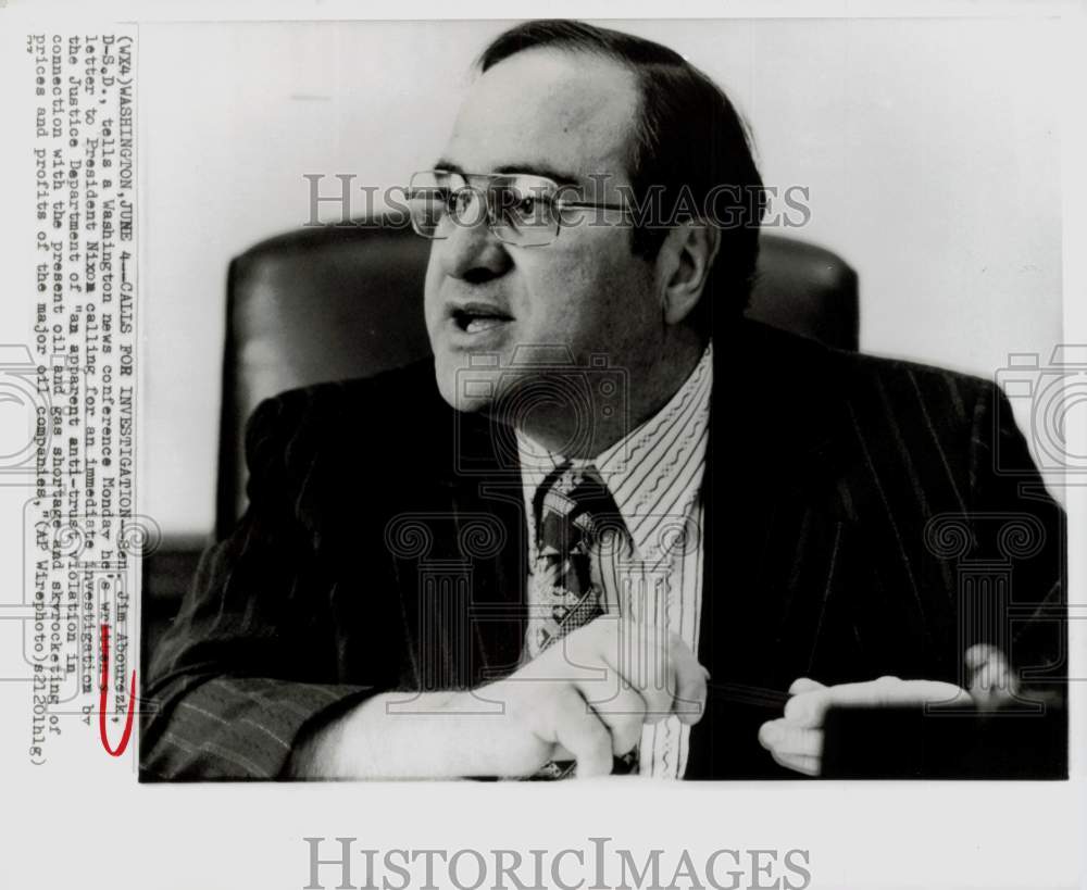 Press Photo Senator Jim Abourezk during a Washington news conference - kfa20526- Historic Images