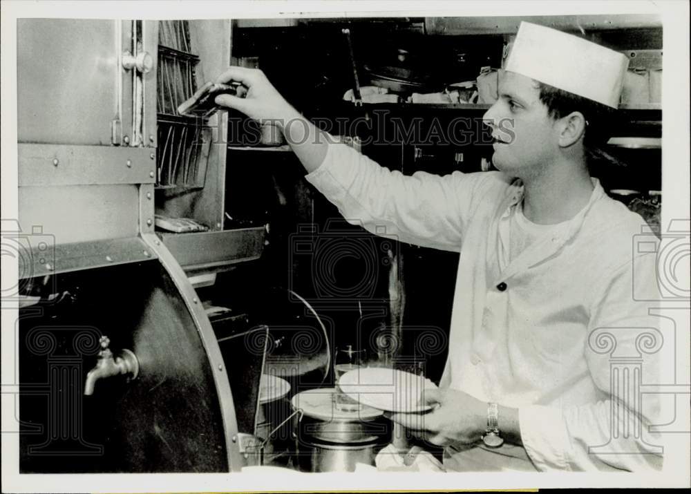 1968 Press Photo VP Hubert Humphrey&#39;s son, Douglas Humphrey at his summer job- Historic Images