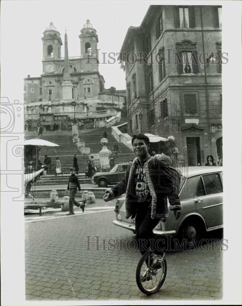 1971 Press Photo Japanese cyclist Takafumi Ogasawara passing through Rome- Historic Images