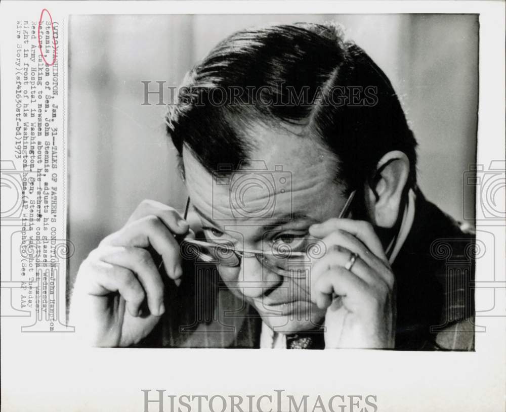 1973 Press Photo John Hampton Stennis adjusts glasses before news conference, DC- Historic Images