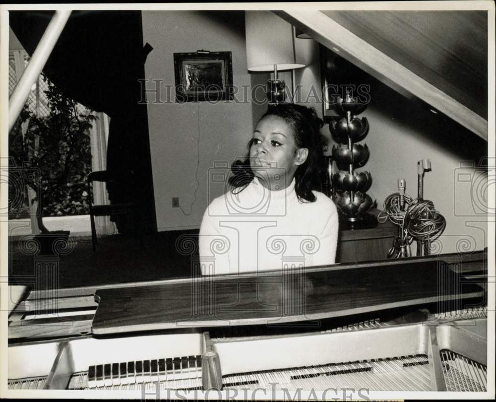 1969 Press Photo Actress Gail Fisher Plays Piano, Hollywood - kfx07964- Historic Images