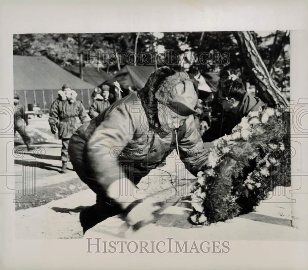 1952 Press Photo President-Elect Dwight D. Eisenhower at Camp Jocelin in Korea- Historic Images