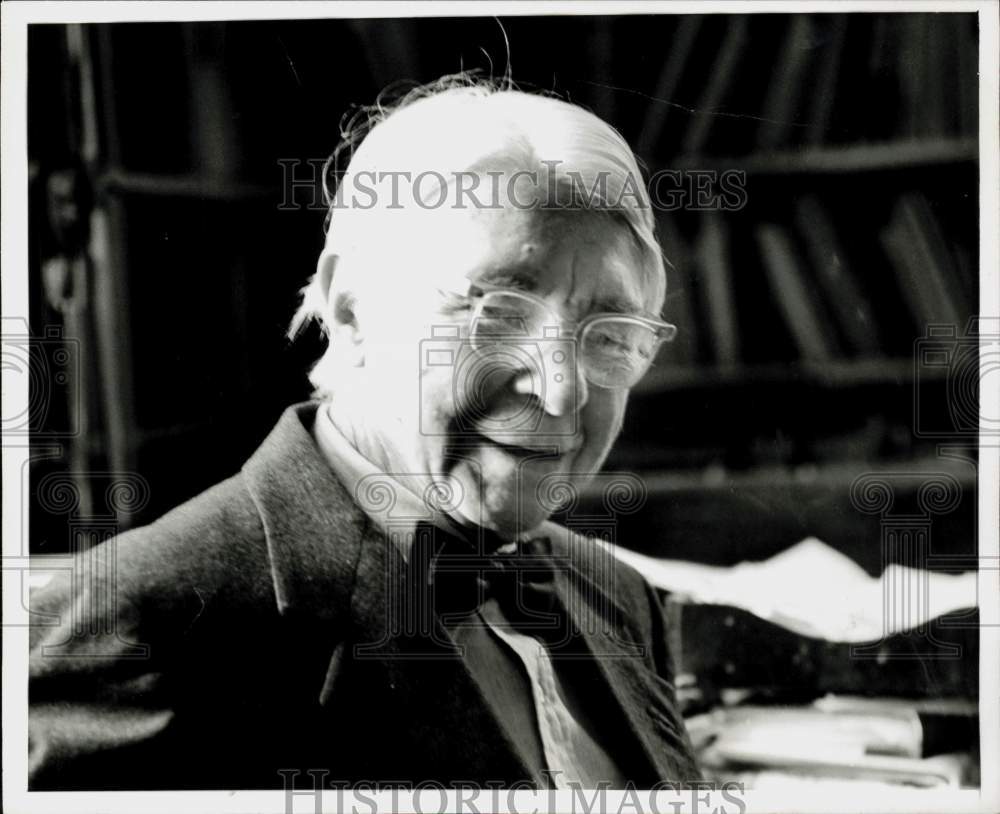 1963 Press Photo Poet Carl Sandburg in Flat Rock, North Carolina - kfx22451- Historic Images