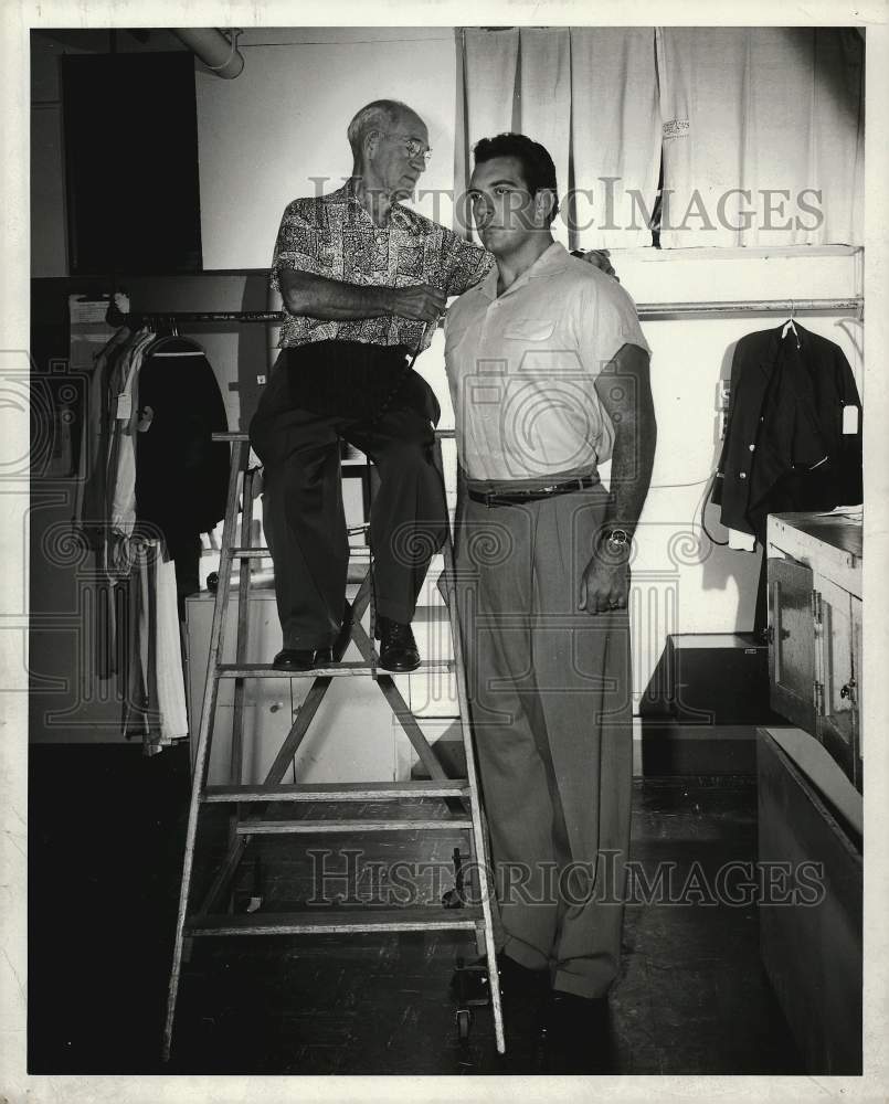 Press Photo Mike Lane with studio tailor Max Zenzipper on movie set. - kfx26286- Historic Images