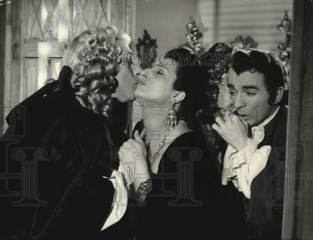 Press Photo Higgins, Anna Magnani & Duncan Lamont in "The Golden Coach"- Historic Images