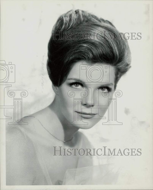 1964 Press Photo Actress Samantha Eggar in "The Collector" - kfx32157- Historic Images
