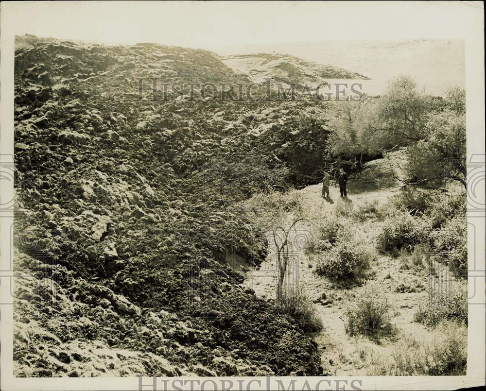 1939 Press Photo Engineers view &quot;moving mountain&quot; near Gilroy, California- Historic Images