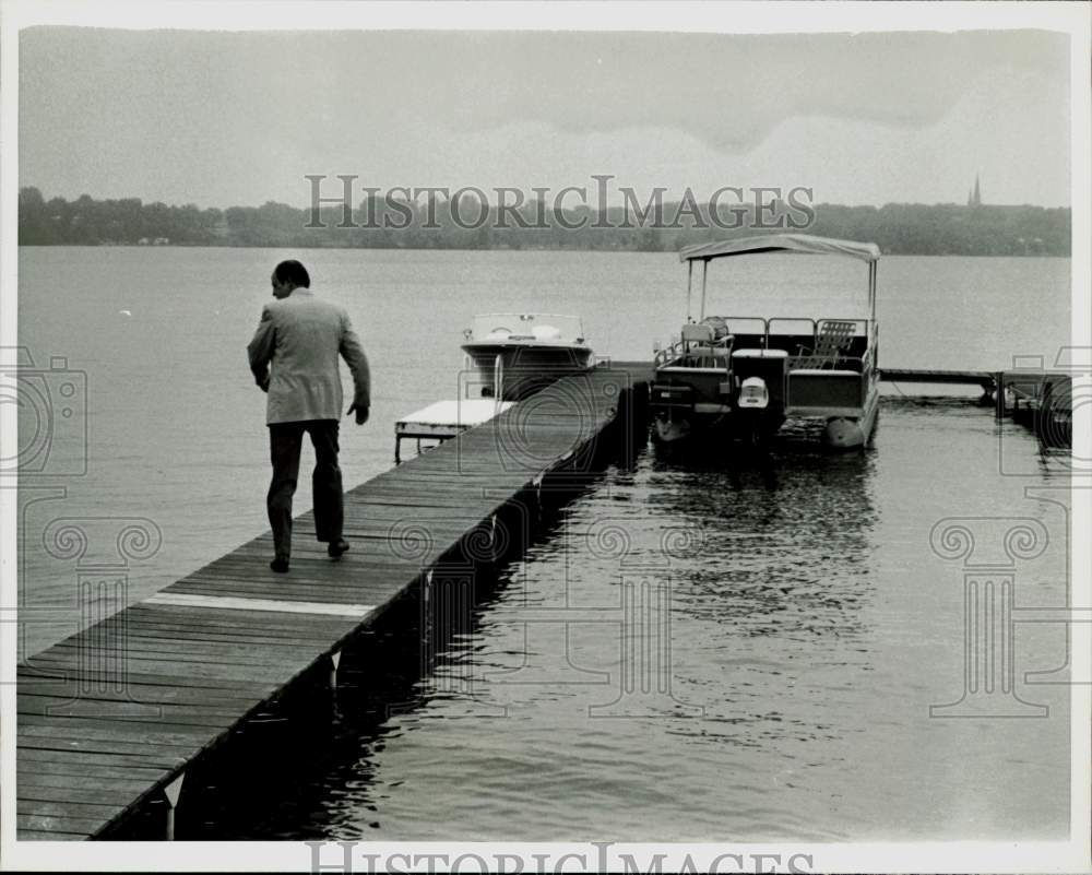 1970 Press Photo Former VP Hubert Humphrey on Dock at His Home, Minnesota- Historic Images