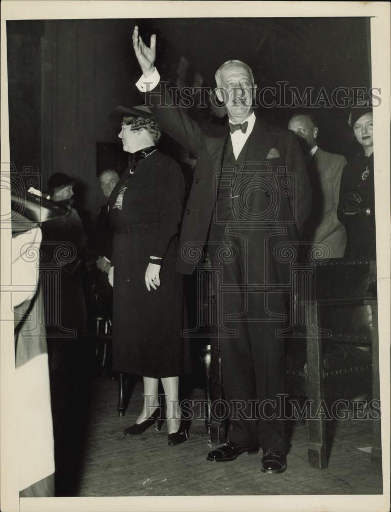 1936 Press Photo New York Governor Al Smith Waves on Arrival for an Event- Historic Images