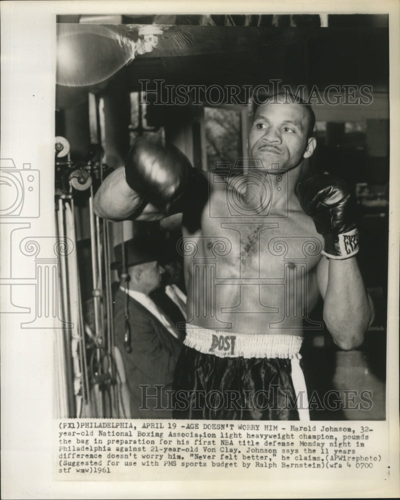 1961 Press Photo Boxer Harold Johnson prepares for upcoming title defense - Historic Images