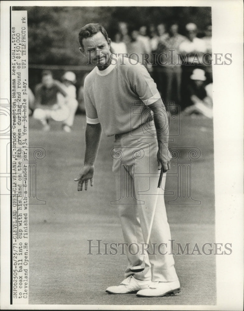 1971 Bruce Crampton at Cleveland Open golf in Ohio  - Historic Images