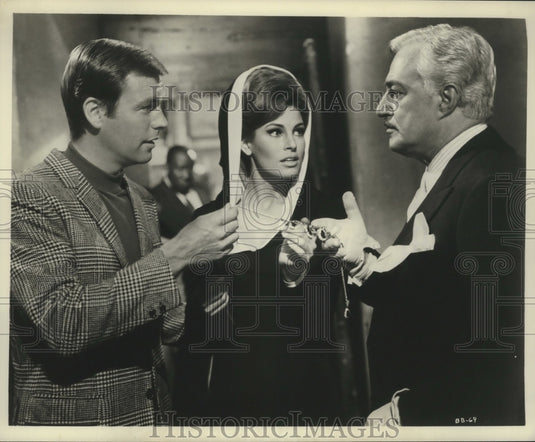 Robert Wagner, Raquel Welch in "The Biggest Bundle of Them All" - Historic Images