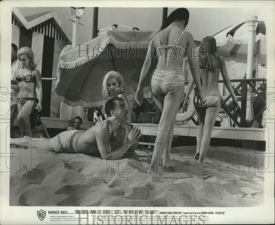 1966 Press Photo Tony Curtis in beach scene in Not With My Wife You Don't - Historic Images