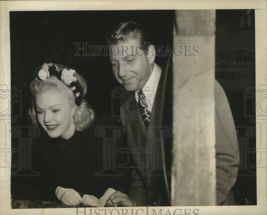 1945 Press Photo Bandsman Dave Ross & actress June Hayes on a date in CA - Historic Images