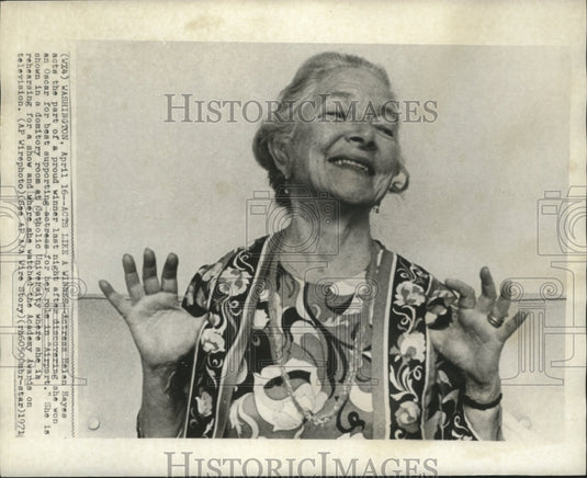 1974 Actress Helen Hayes won Oscar for Airport role  - Historic Images