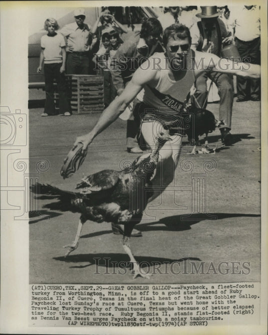 1974 Ruby Paycheck & a turkey in race at Cuero Texas  - Historic Images