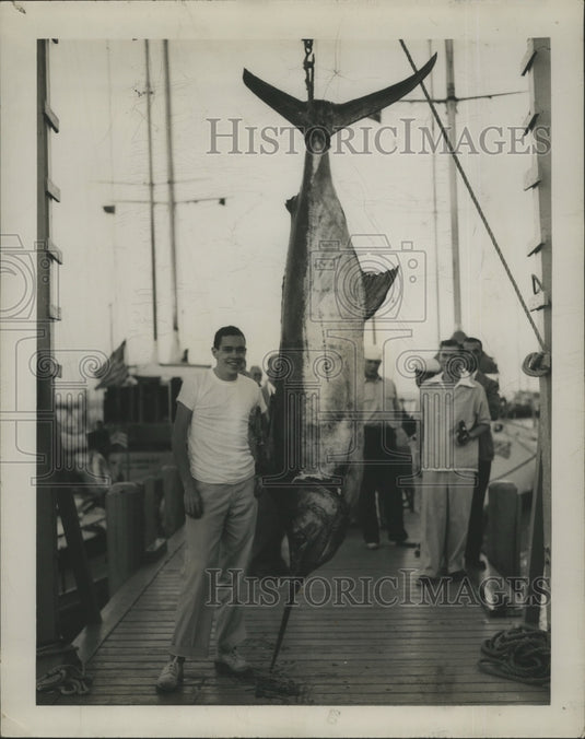 1950 Press Photo Ross Staagusa Jr & blue marlin he caught - Historic Images