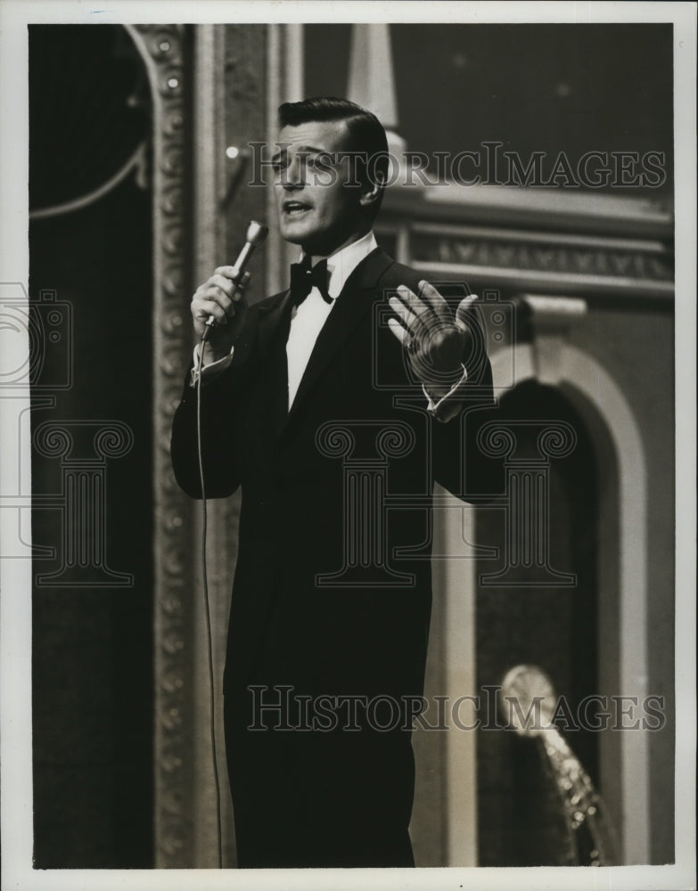 1964 Press Photo The Hollywood Palace with actor Robert Goulet - Historic Images