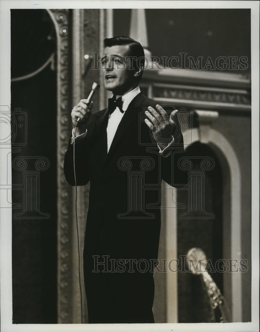 1964 Press Photo The Hollywood Palace with actor Robert Goulet - Historic Images