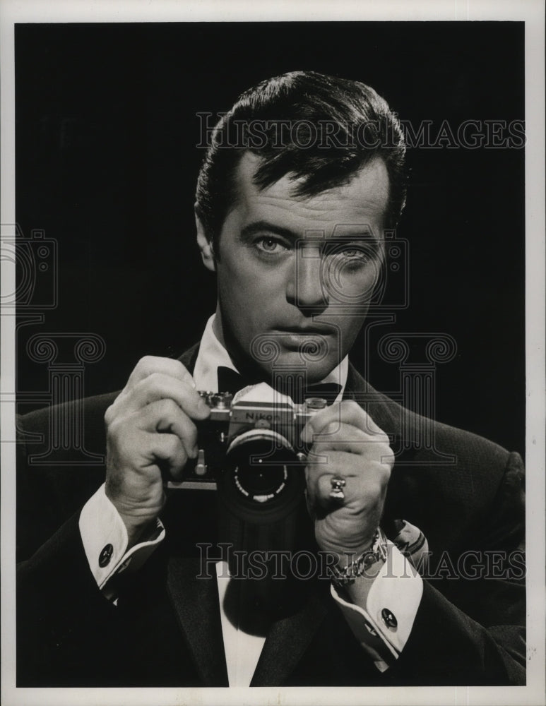 1965 Press Photo Spotlight with baritone Robert Goulet starring - Historic Images