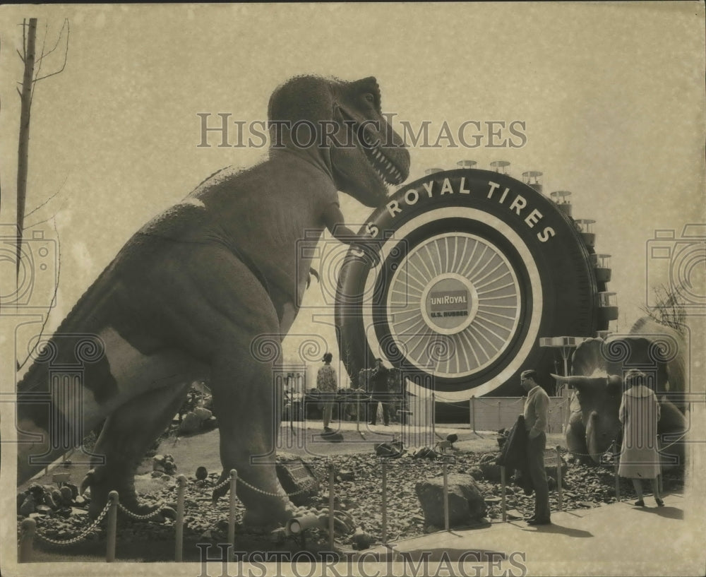 1965 Press Photo Sinclair pavilion dinsaur at a fair with a ferrris wheel - Historic Images