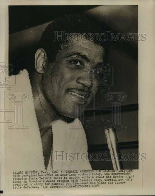 1967 Press Photo Heavyweight Boxer Ernie Terrell During Interview, Houston Texas - Historic Images