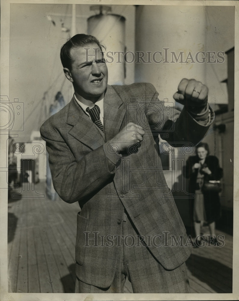 1947 Press Photo Olle Tandberg, Swedish Boxer Arriving in United States - Historic Images