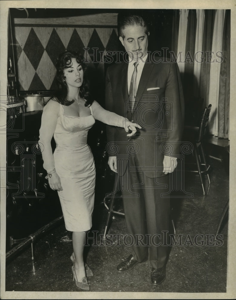 1960 Press Photo Belly Dancer Lorraine Shaloub, Lost Diamond, Henry Stampler - Historic Images