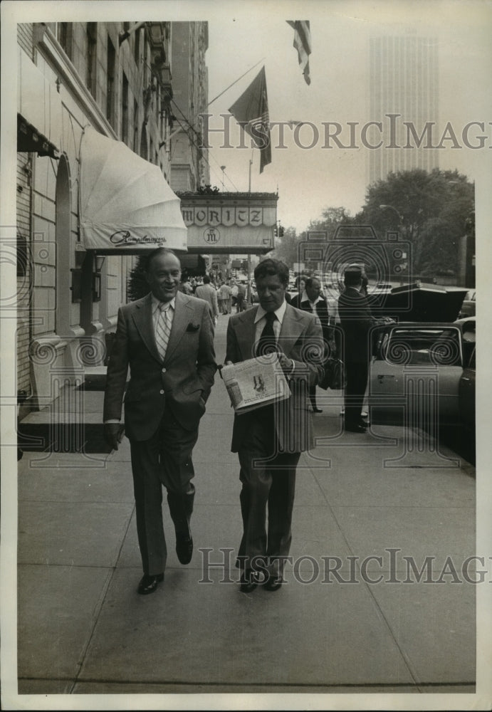 1976 Bob Hope, Bill Fugazy Walking on Central Park South, New York - Historic Images